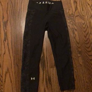 Under armor women’s crop length leggings